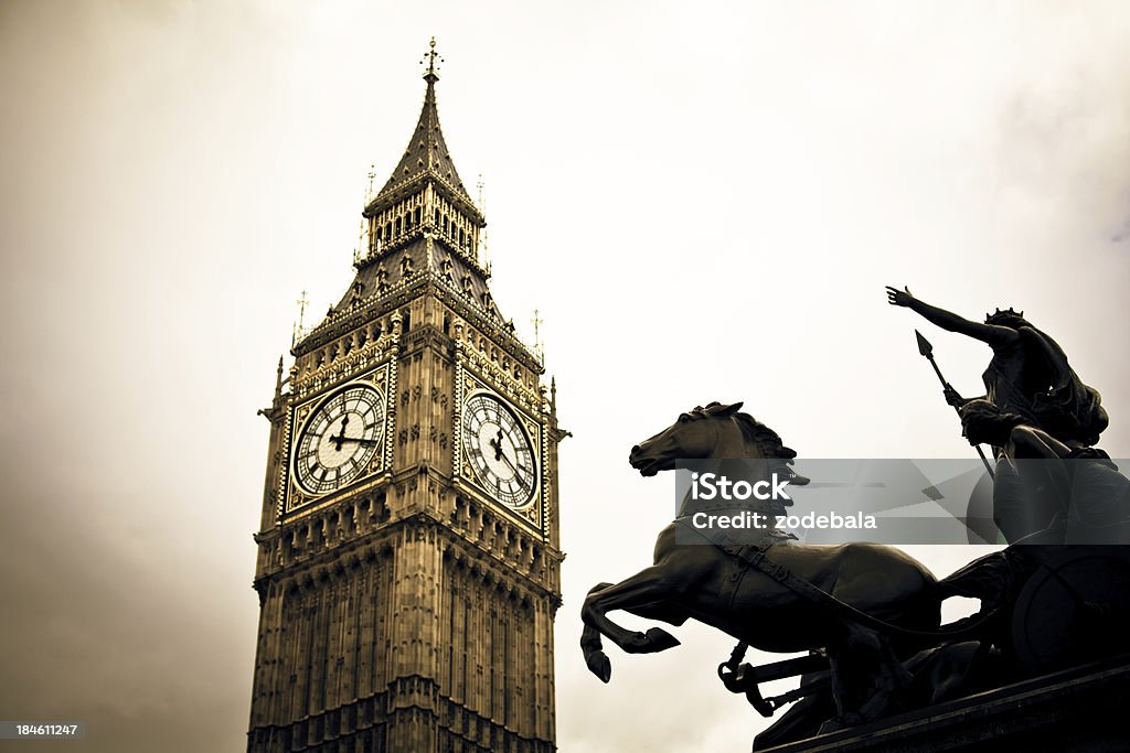 ロンドンビッグベンと馬の像 - レトロ調のロイヤリティフリーストックフォト