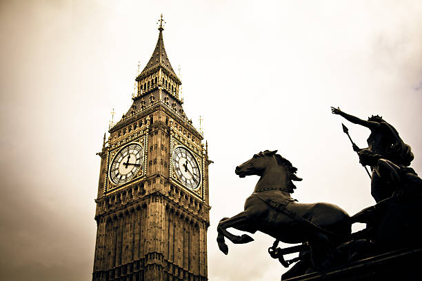 лондон биг-бен и конь статуя - 19th century style urban scene horizontal sepia toned стоковые фото и изображения