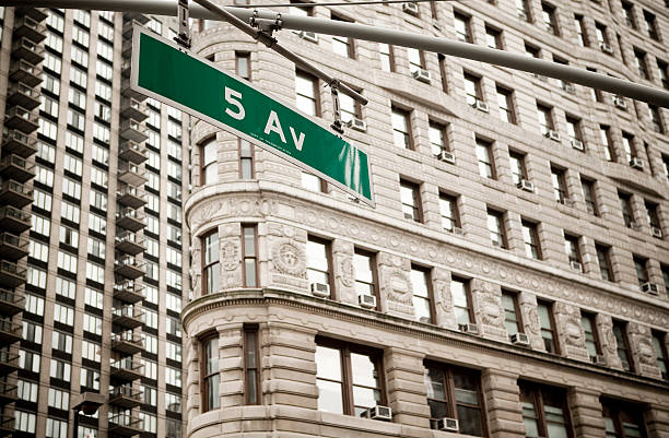 istock Fifth Avenue Sign New York 184611435