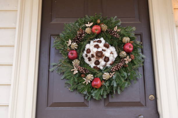 istock Colonial Christmas Wreaths 1846119593