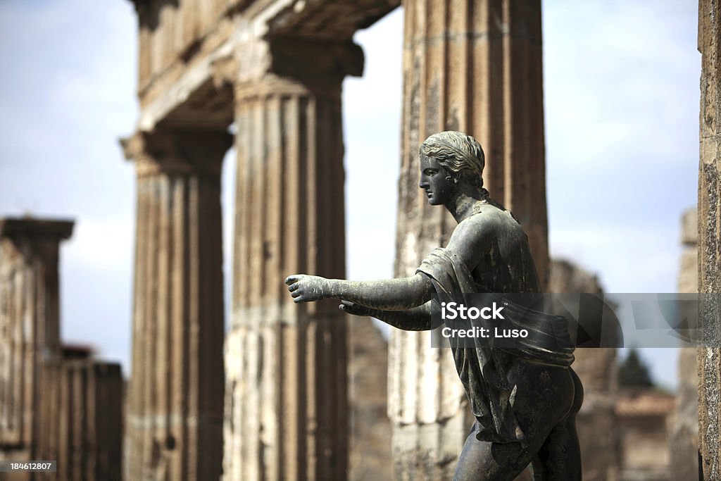 Estatua de apolo de Pompeya, Italia (templo de apolo - Foto de stock de Pompeya libre de derechos