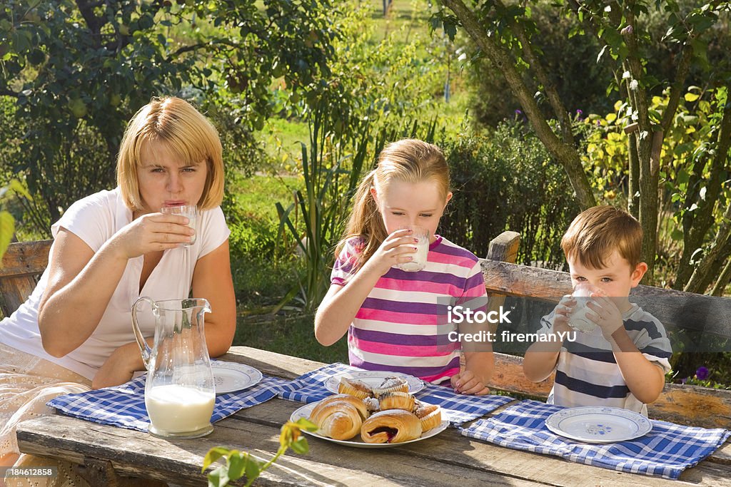 Aperto per la prima colazione - Foto stock royalty-free di Ambientazione esterna