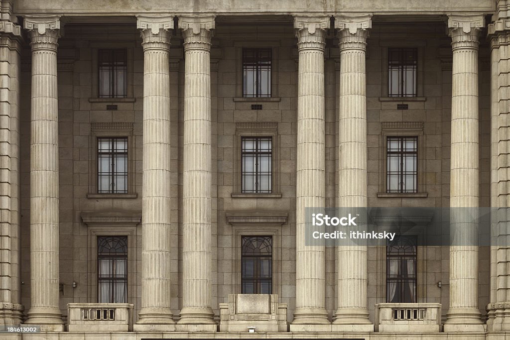 Classici pilastri dell'edificio - Foto stock royalty-free di Ambientazione esterna