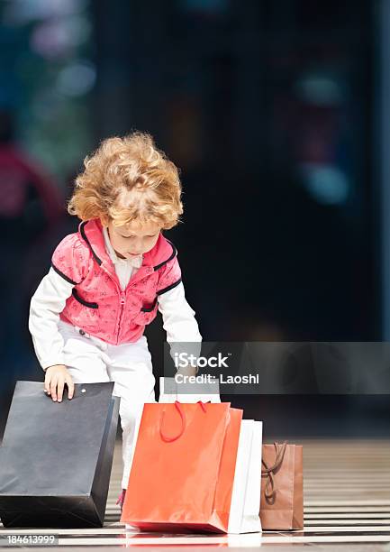 Fazer Compras - Fotografias de stock e mais imagens de 2-3 Anos - 2-3 Anos, Aluna, Aluno de Jardim de Infância