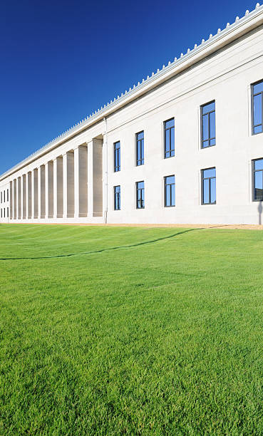 istock Modern goverment or federal building 184614023