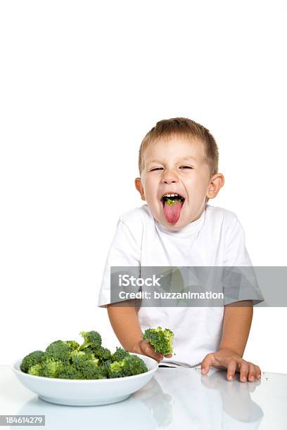 顔をゆがめるに野菜 - ブロッコリーのストックフォトや画像を多数ご用意 - ブロッコリー, 1人, 2歳から3歳