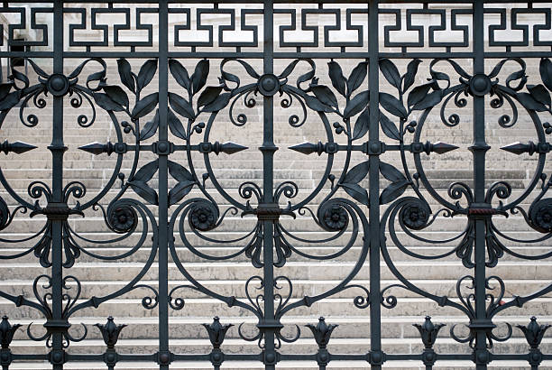 старый забор-кованое железо - metal gates стоковые фото и изображения