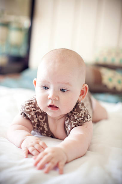 istock baby girl 184614391