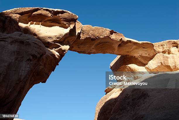 Wadi Rum Arche - zdjęcia stockowe i więcej obrazów Azja Zachodnia - Azja Zachodnia, Badanie, Bez ludzi