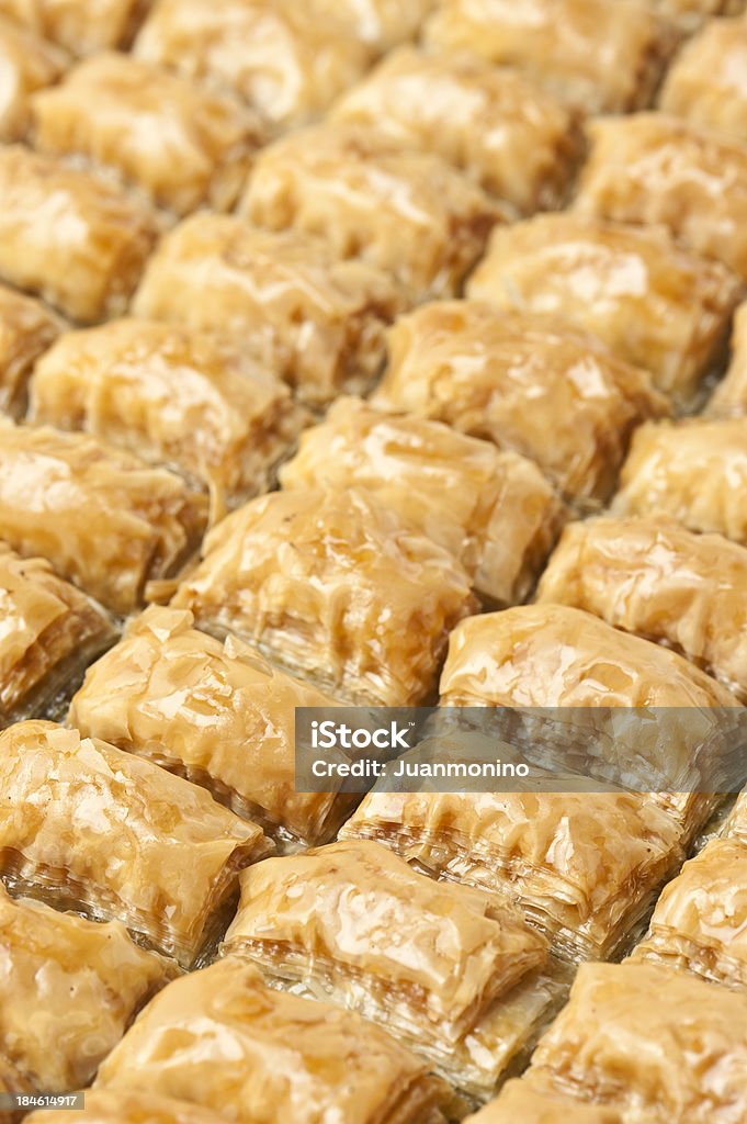 Le baklava dessert fraîchement sorties du four - Photo de Aliment libre de droits