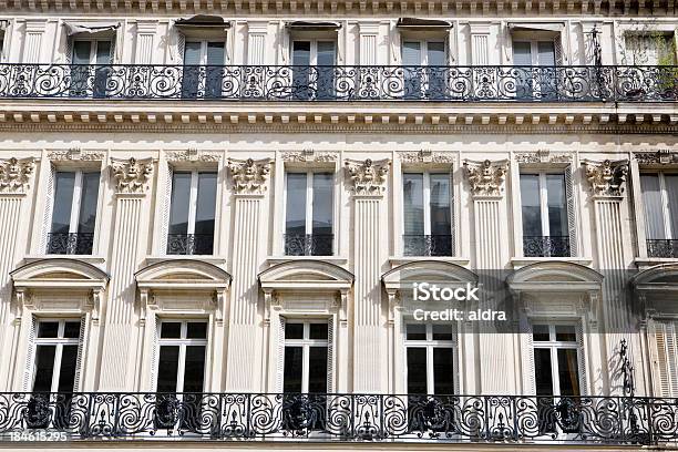 Ventanas De Paris Foto de stock y más banco de imágenes de Casa solariega - Casa solariega, Francia, 1930