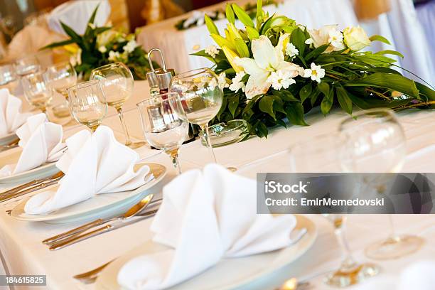 ウェディングテーブルの装飾の花 - お祝いのストックフォトや画像を多数ご用意 - お祝い, からっぽ, カトラリー