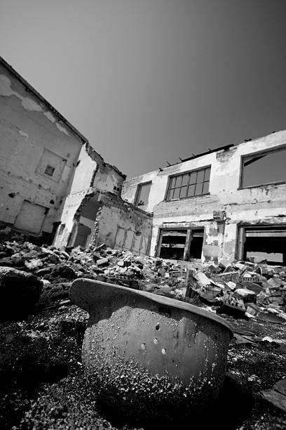 istock Abandoned industrial building 184616153