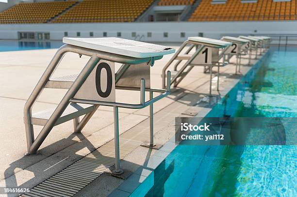 Startblock Stockfoto und mehr Bilder von Leichtathletik-Startblock - Leichtathletik-Startblock, Sprung - Wassersport, Schwimmbecken