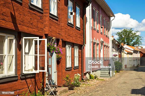 Photo libre de droit de Suédois Maisons En Bois Vieux banque d'images et plus d'images libres de droit de Kalmar - Ville - Kalmar - Ville, De petite taille, Mignon