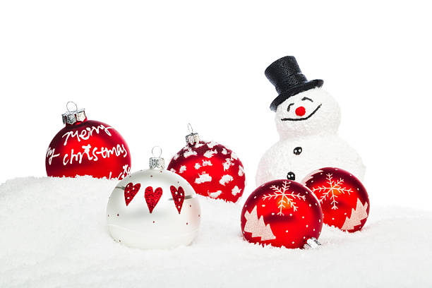 red decorações comuns de natal na neve - snow fake snow isolated christmas ornament - fotografias e filmes do acervo
