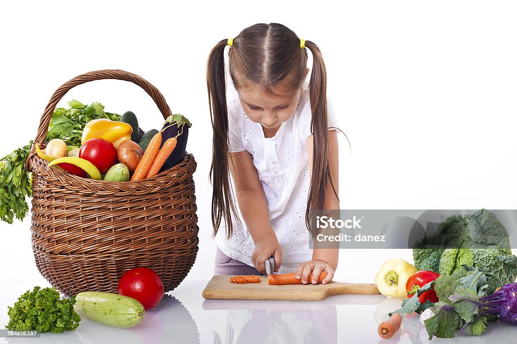 Little girl e sacco di verdure - Foto stock royalty-free di Bambino