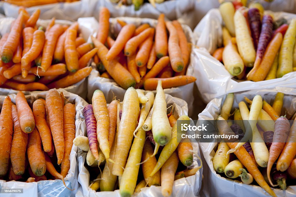 Marchew w Montreal Farmers Market, Quebec, Kanada - Zbiór zdjęć royalty-free (Bez ludzi)