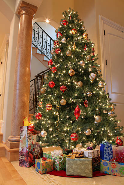 christmas tree decoration at home - xmas tree stockfoto's en -beelden