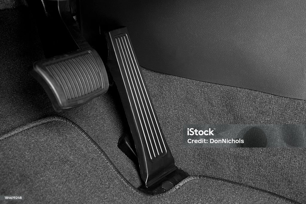 voor Tonen Mondstuk Car Brake And Gas Pedal Stock Photo - Download Image Now - Gas Pedal, Car,  Pedal - iStock