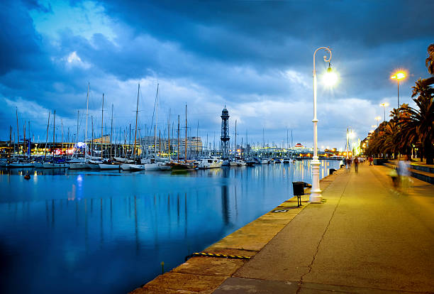 la promenade du front de mer de barcelone - port de barcelona catalonia spain barcelona city photos et images de collection