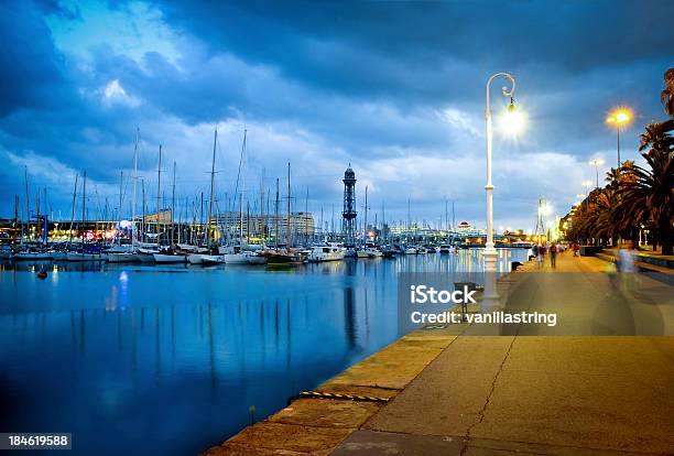 Foto de Passeio À Beiramar De Barcelona e mais fotos de stock de Movimento desfocado - Movimento desfocado, Plano de Fundo, Porto - Distrito