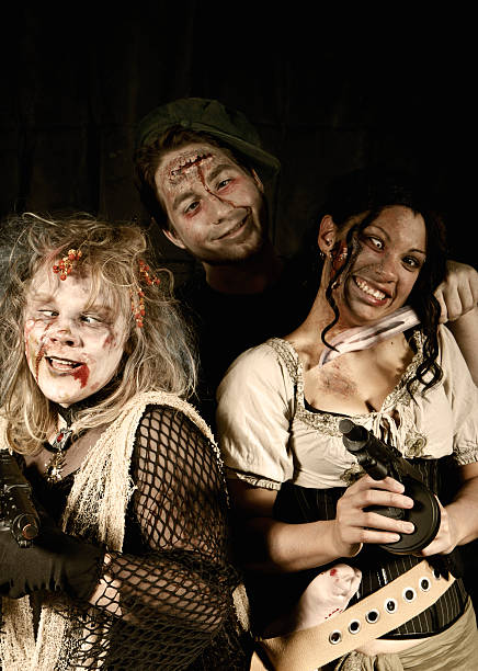 groupe de loucher zombies s'amusant - cross eyed photos photos et images de collection