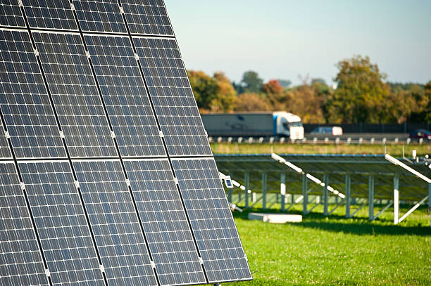 photovoltaik-odnawialnych i zielone engery: zbliżenie paneli słonecznych - solar equimpent zdjęcia i obrazy z banku zdjęć
