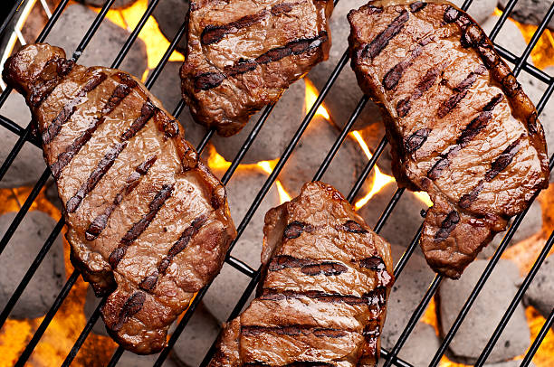 new york mały befsztyk - strip steak steak barbecue grill cooked zdjęcia i obrazy z banku zdjęć