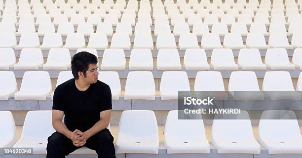 Stadium - Fotografie stock e altre immagini di Stadio - Stadio, Vuoto, Tribuna