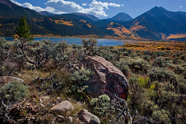 istock Twin Lakes in Autumn, Colorado 184620911