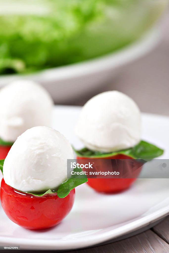 Insalata caprese - Foto stock royalty-free di Aceto balsamico