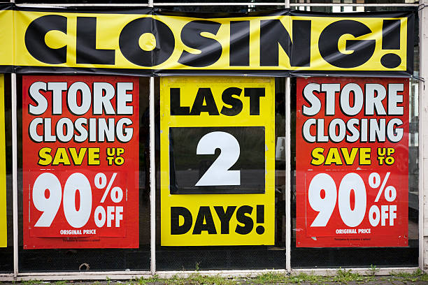 Store closing, last 2 days "Store closing down, large posters in the window. Weeds are already growing in the forecourt." closing down sale stock pictures, royalty-free photos & images