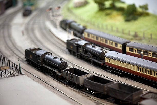 tren de juguete - tren miniatura fotografías e imágenes de stock