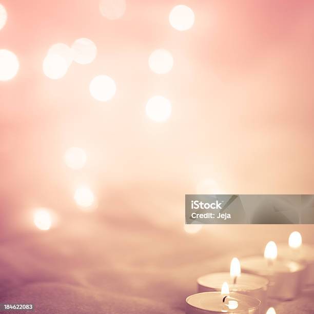 Glühend Hintergrund Mit Kerze Licht Stockfoto und mehr Bilder von Kerze - Kerze, Bildhintergrund, Unscharf gestellt