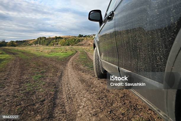 Photo libre de droit de Des Routes En Terre Battue banque d'images et plus d'images libres de droit de 4x4 - 4x4, Aller de l'avant, Au loin