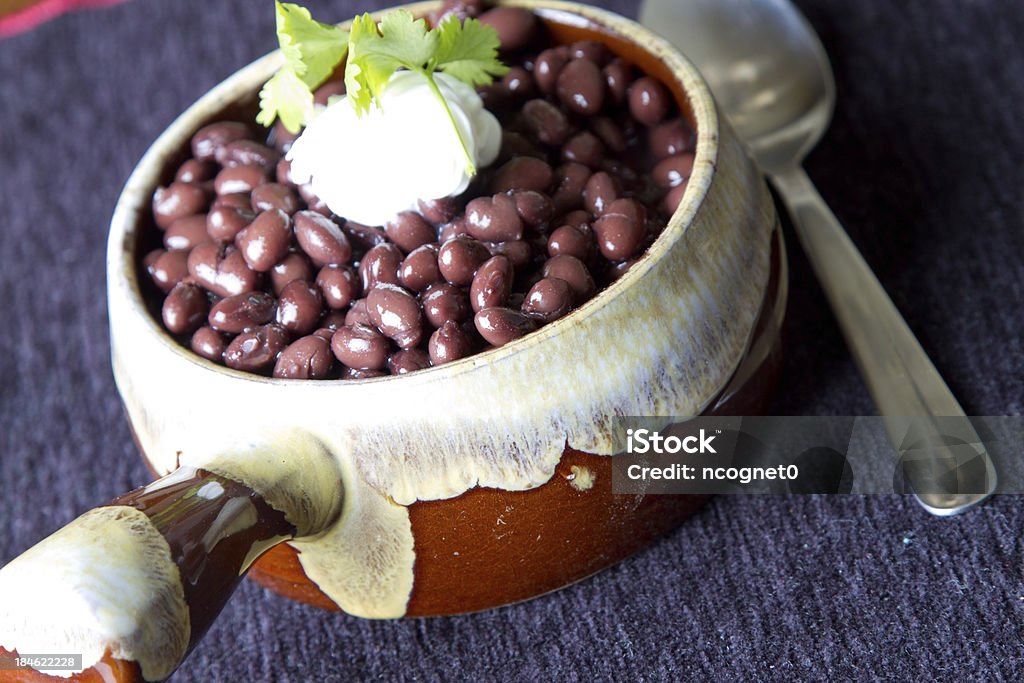 Feijões com Creme de Leite Azedo e coentro - Royalty-free Alimentação Saudável Foto de stock