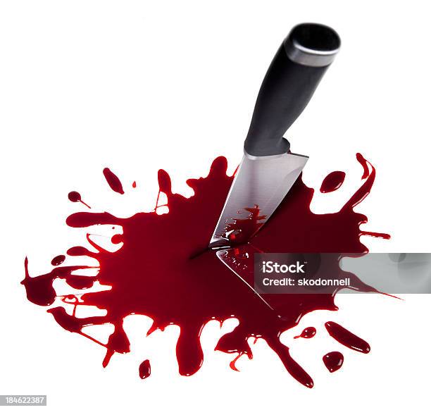Bloody Coltello Da Cucina Su Bianco - Fotografie stock e altre immagini di Sangue - Sangue, Coltello - Armi, Coltello da cucina