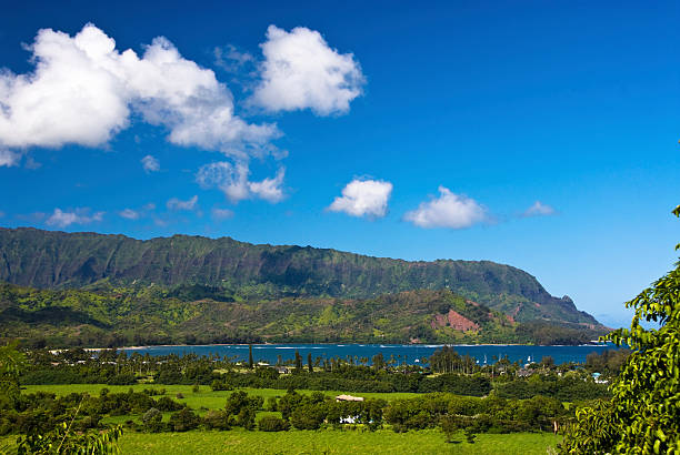 istock Hanalei Bay, Kauai, Hawaii 184622743