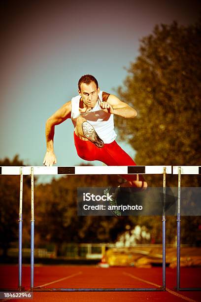 Foto de Jovem Atleta Dinâmico e mais fotos de stock de Correr - Correr, Estilo retrô, Adulto