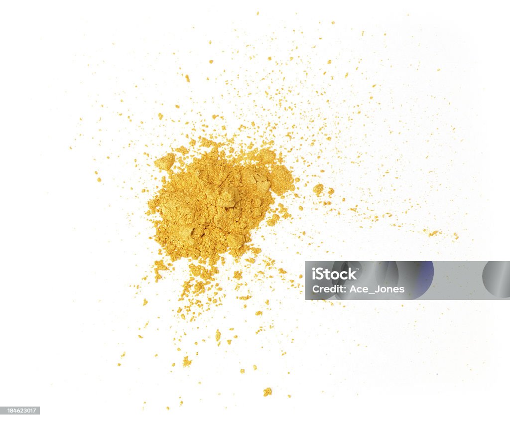 Gold Lidschatten Pulver isoliert auf weißem Hintergrund - Lizenzfrei Gesichtspuder Stock-Foto