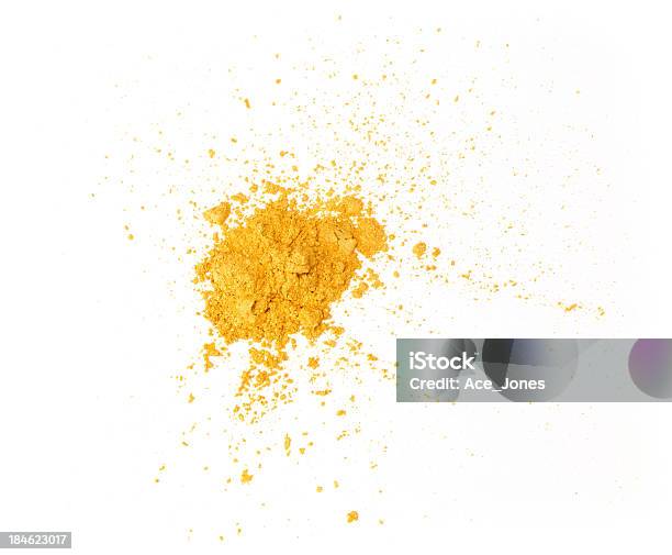 Gold Lidschatten Pulver Isoliert Auf Weißem Hintergrund Stockfoto und mehr Bilder von Gesichtspuder