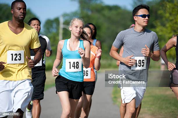 Photo libre de droit de Coureur banque d'images et plus d'images libres de droit de Faire la course - Faire la course, Groupe multi-ethnique, Marathon