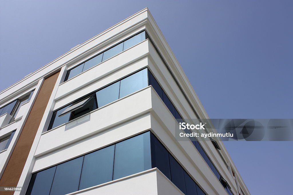 Ufficio moderno edificio - Foto stock royalty-free di Piccolo