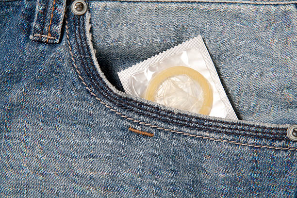 preservativo - sex education condom contraceptive sex imagens e fotografias de stock