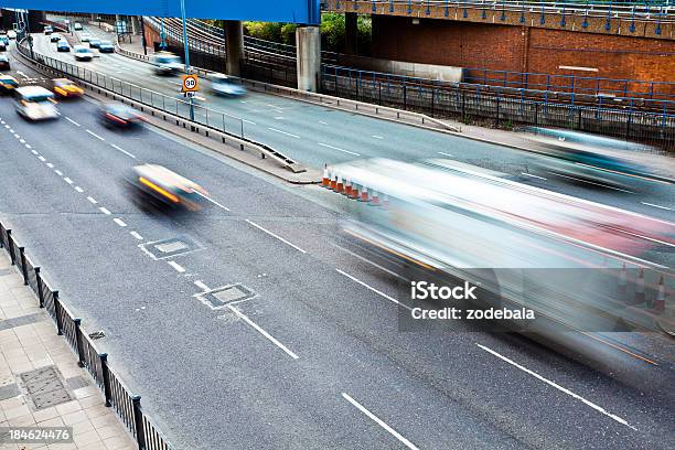 Aceleração No Higway Engarrafamento - Fotografias de stock e mais imagens de Estrada principal - Estrada principal, Alfalto, Ao Ar Livre