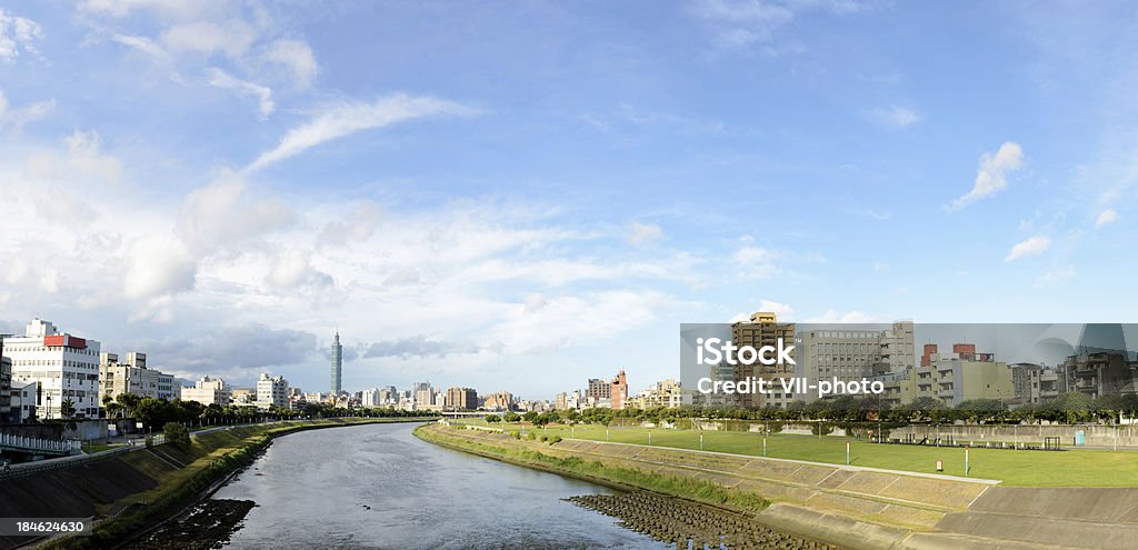 Panoramica del paesaggio urbano - Foto stock royalty-free di Taipei