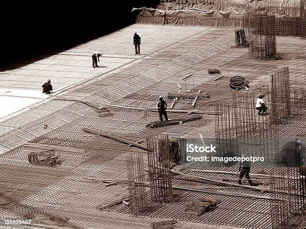 La Costruzione - Fotografie stock e altre immagini di Cantiere di costruzione - Cantiere di costruzione, Sporco, Ampliamento di una casa