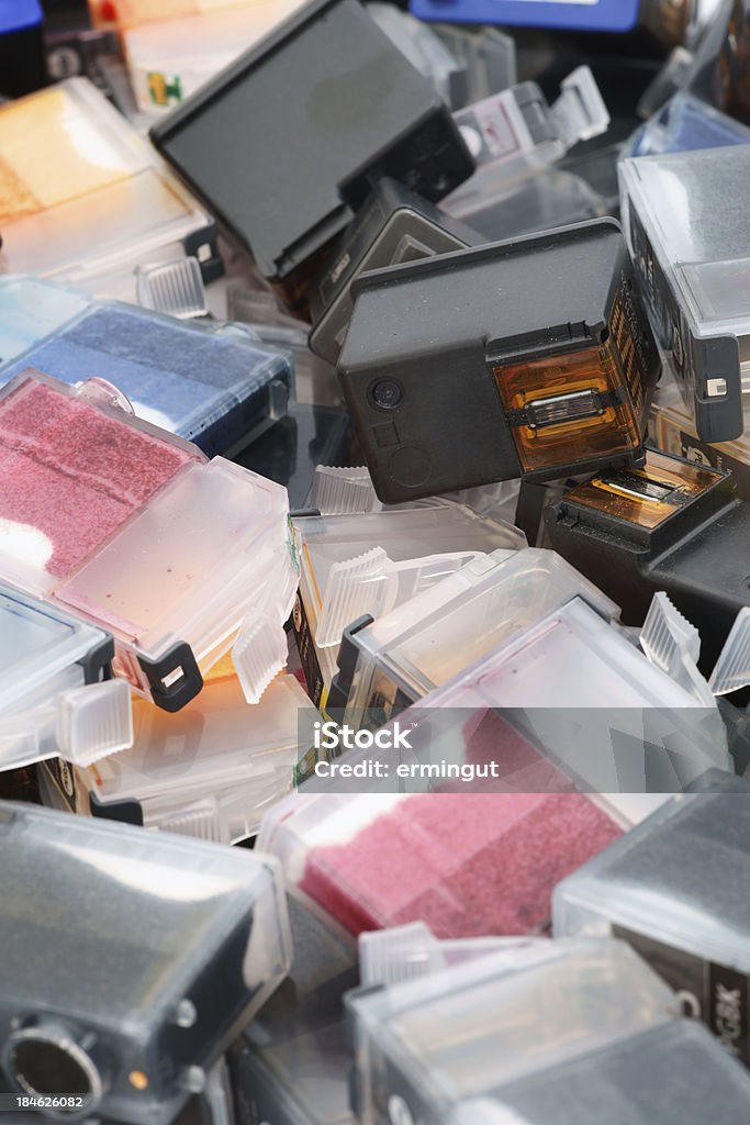 Utilizado cartuchos de tinta pronto para reciclagem-vertical - Royalty-free Amontoar Foto de stock