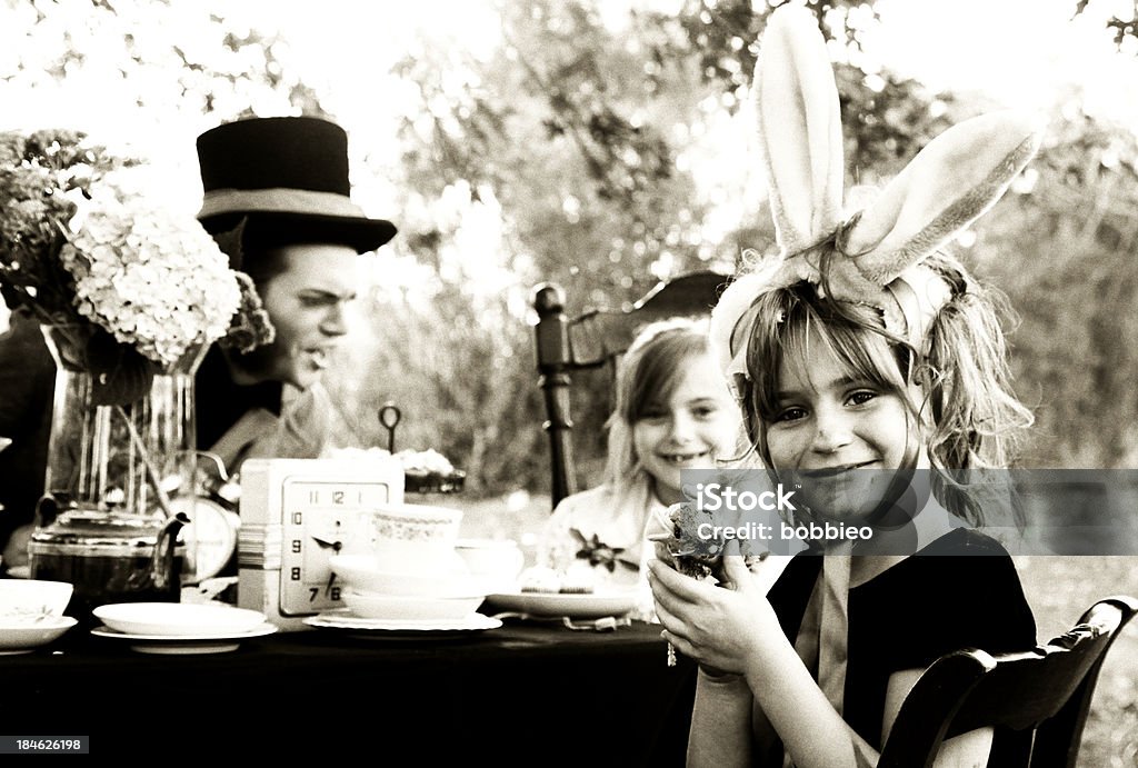 Alice's Tea Party - Foto de stock de Alice no País das Maravilhas royalty-free